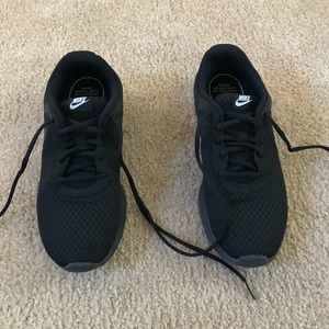 All Black comfort Nike’s in great used condition!